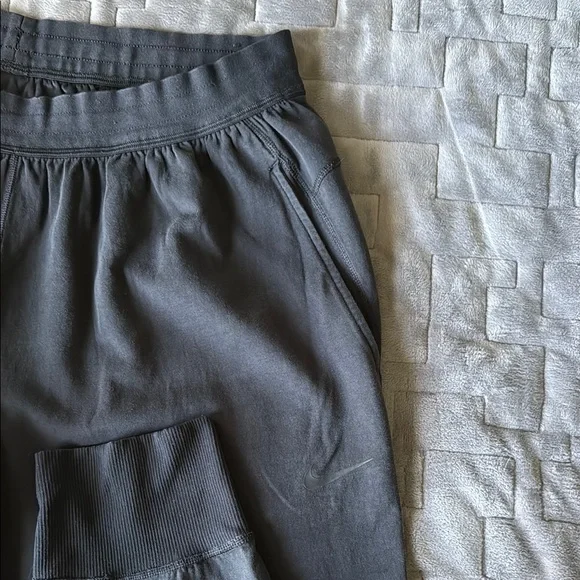 Nike Black Joggers with Drawstring Waistband and Tapered Fit - Picture 4 of 4